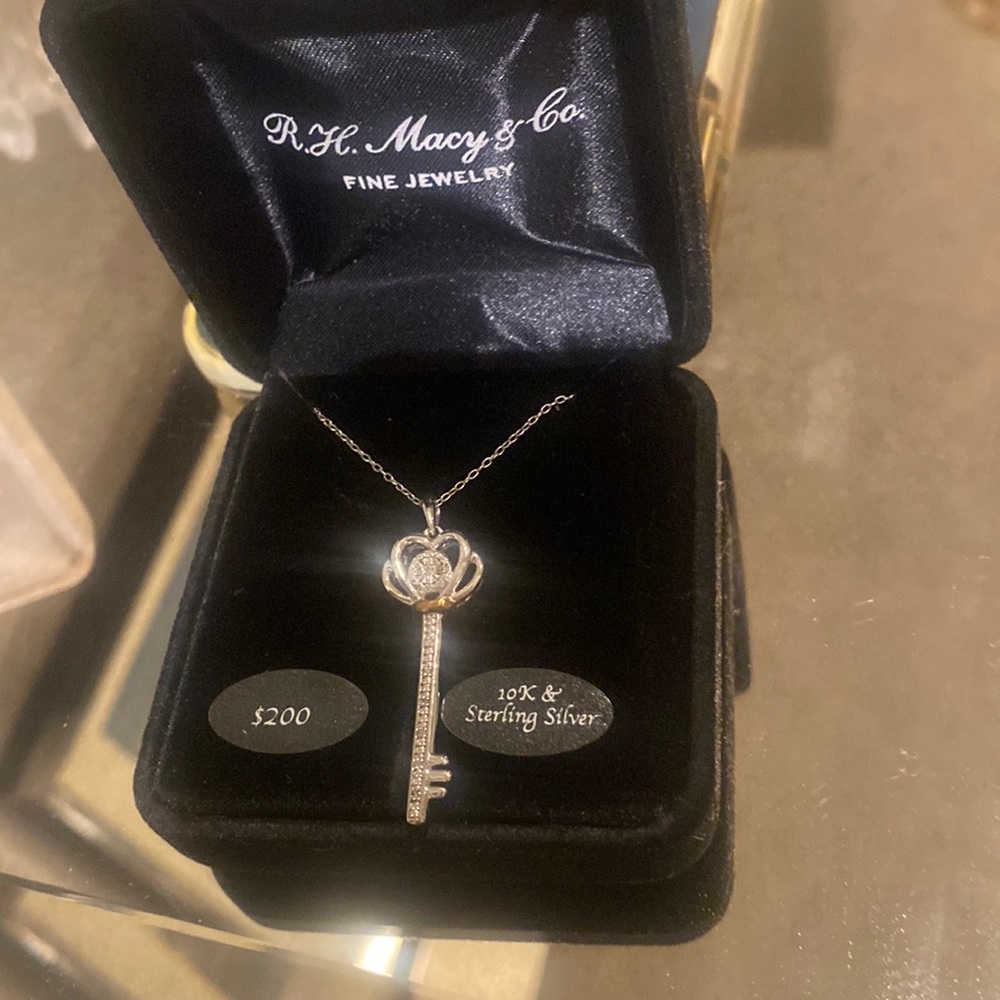 Nwt macys flower key necklace white gold and sterling silver